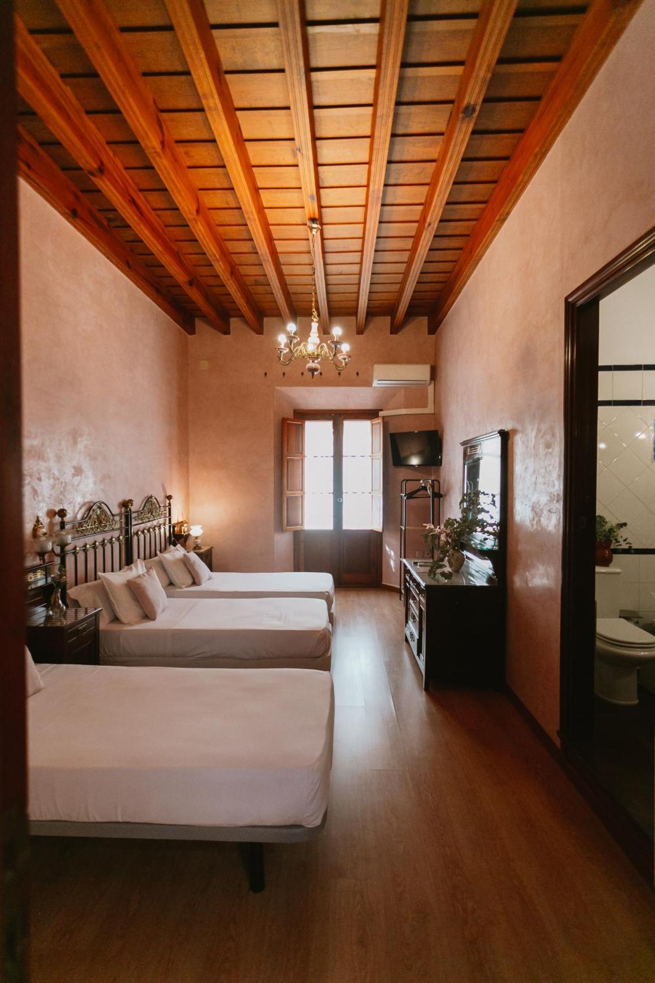 Komodo Casa Maravillas Rooms Севилья Экстерьер фото