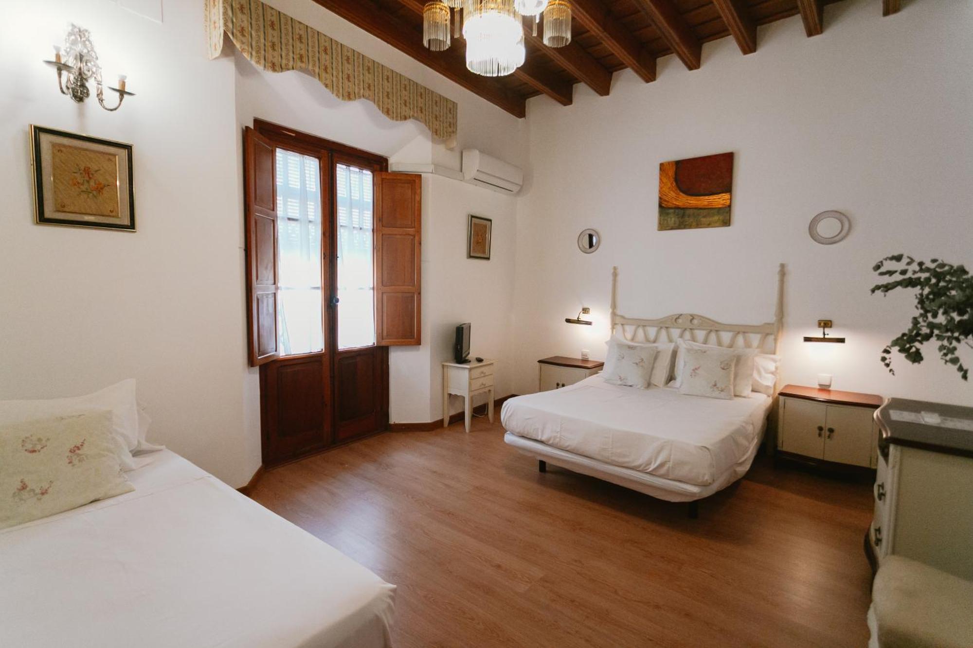 Komodo Casa Maravillas Rooms Севилья Экстерьер фото