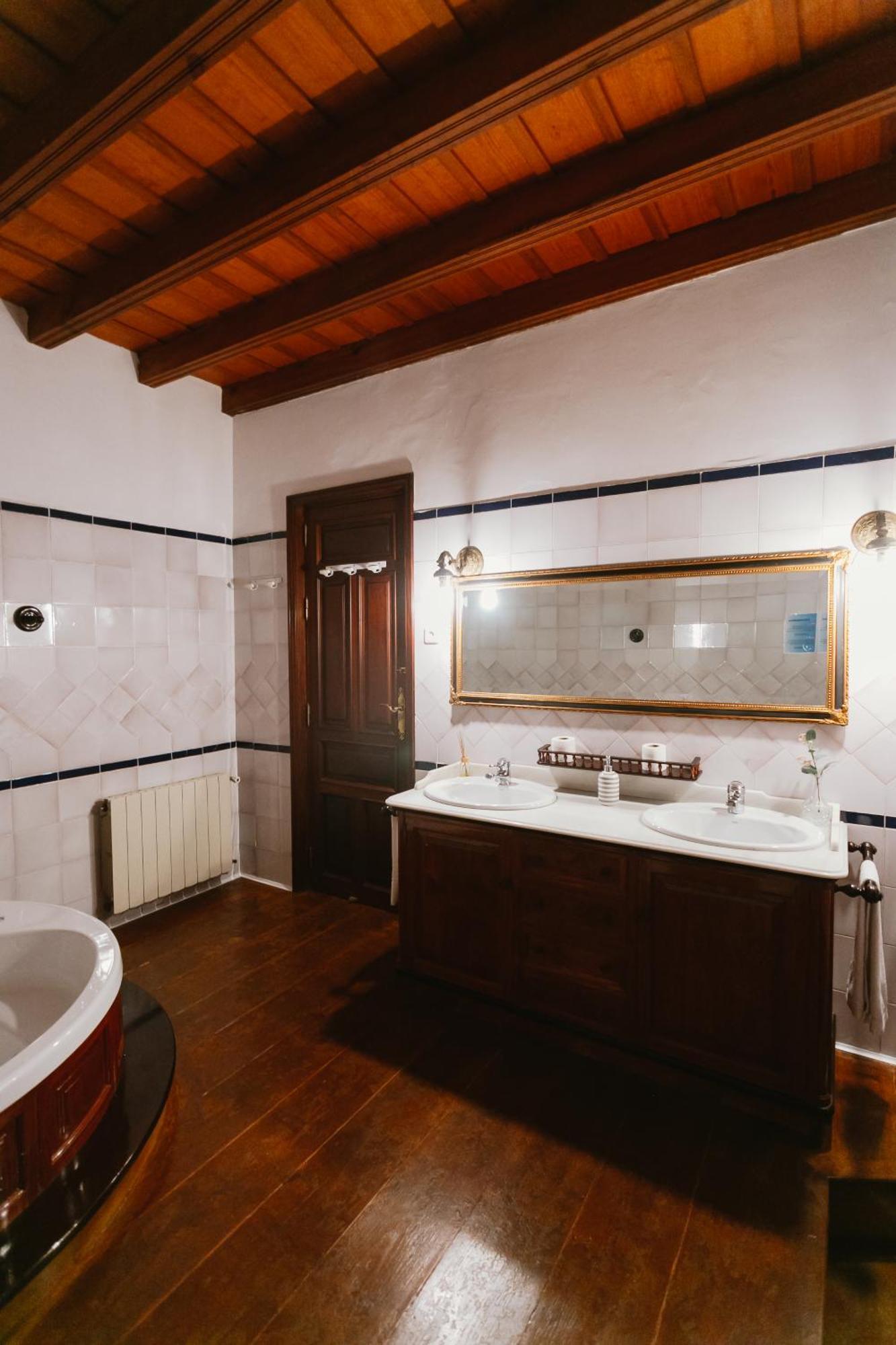 Komodo Casa Maravillas Rooms Севилья Экстерьер фото