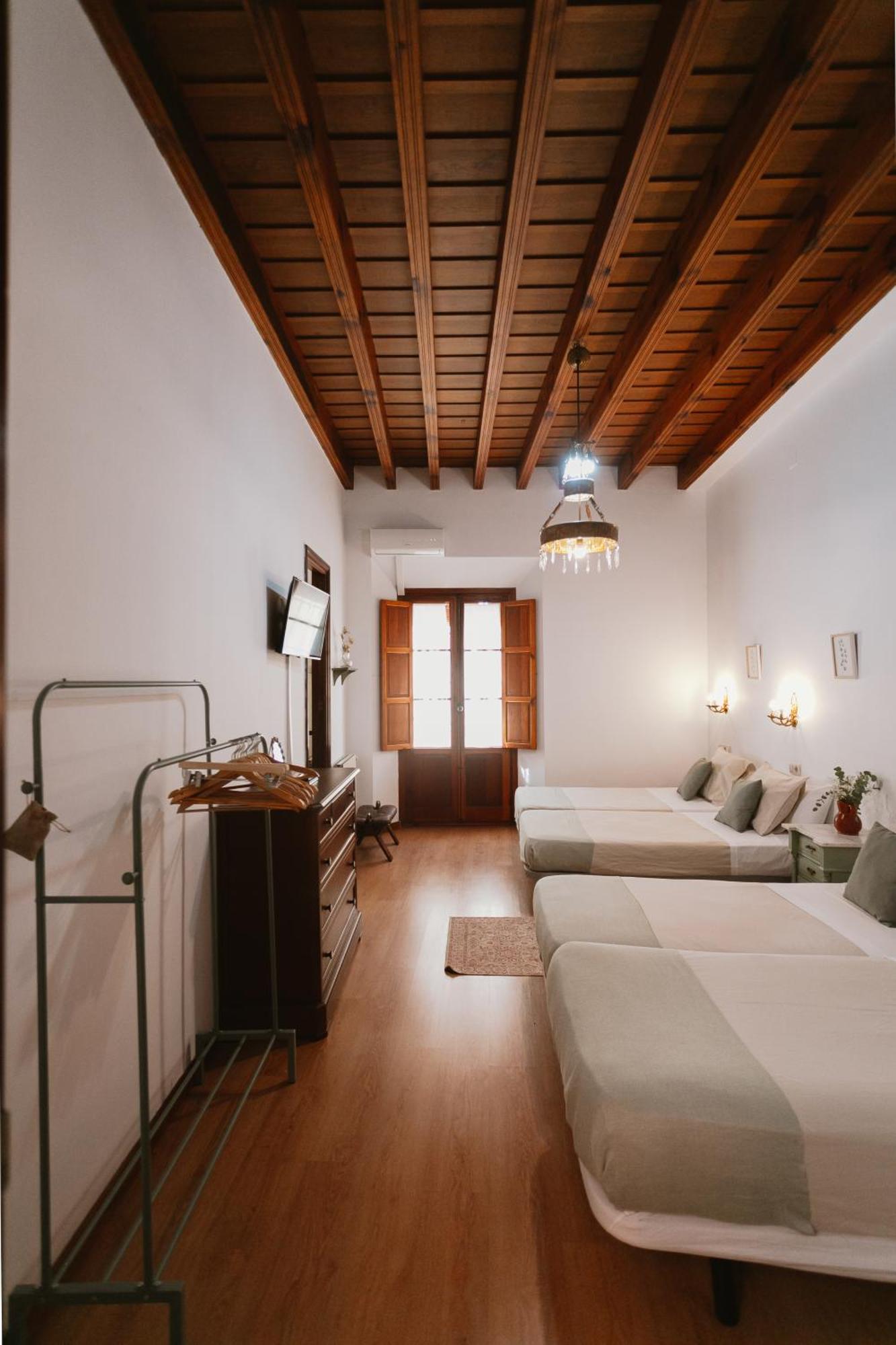 Komodo Casa Maravillas Rooms Севилья Экстерьер фото