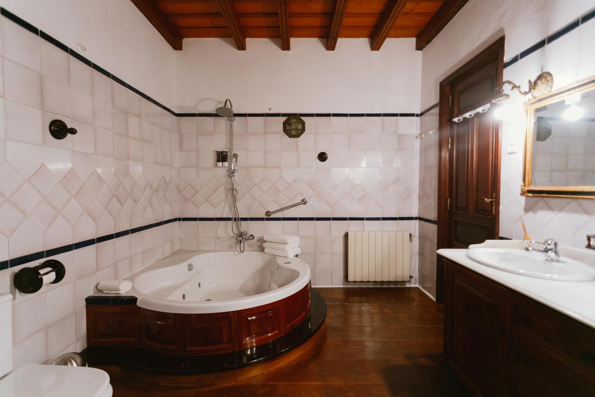 Komodo Casa Maravillas Rooms Севилья Экстерьер фото