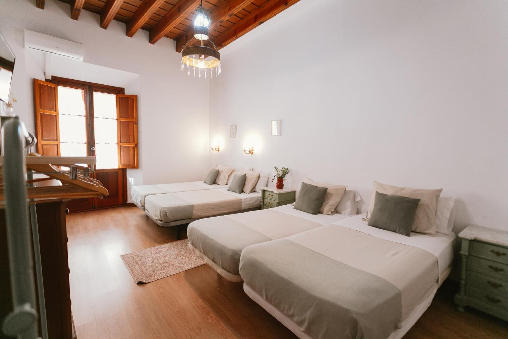 Komodo Casa Maravillas Rooms Севилья Экстерьер фото