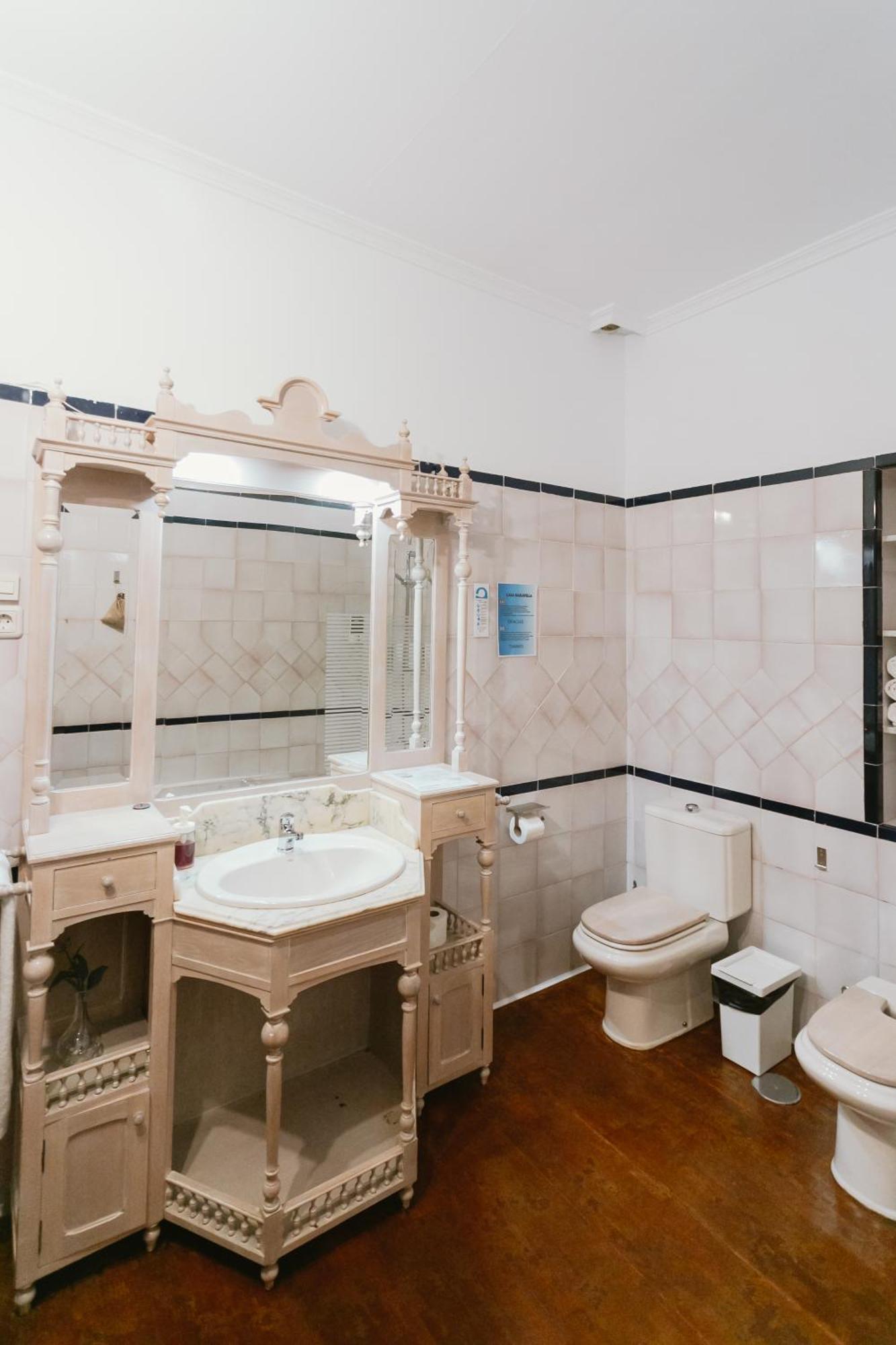 Komodo Casa Maravillas Rooms Севилья Экстерьер фото