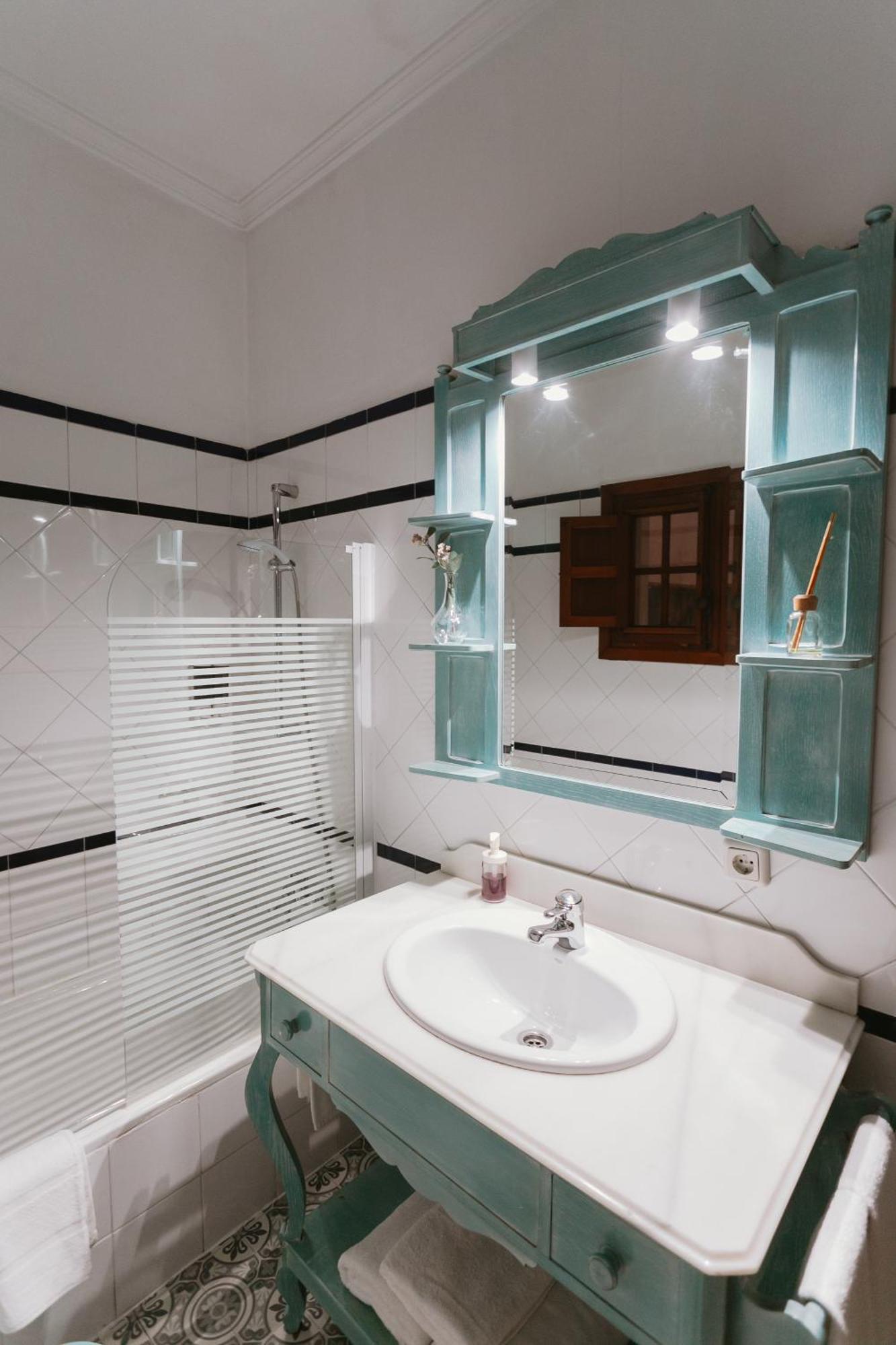 Komodo Casa Maravillas Rooms Севилья Экстерьер фото